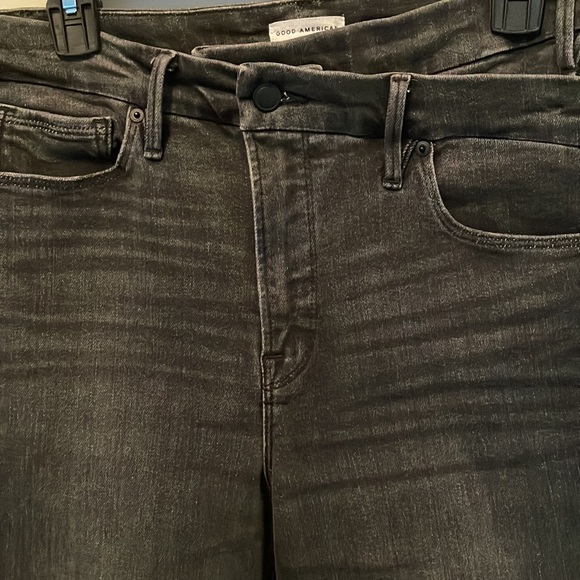 Good American women’s denim pants with crossover waist - Picture 4 of 6